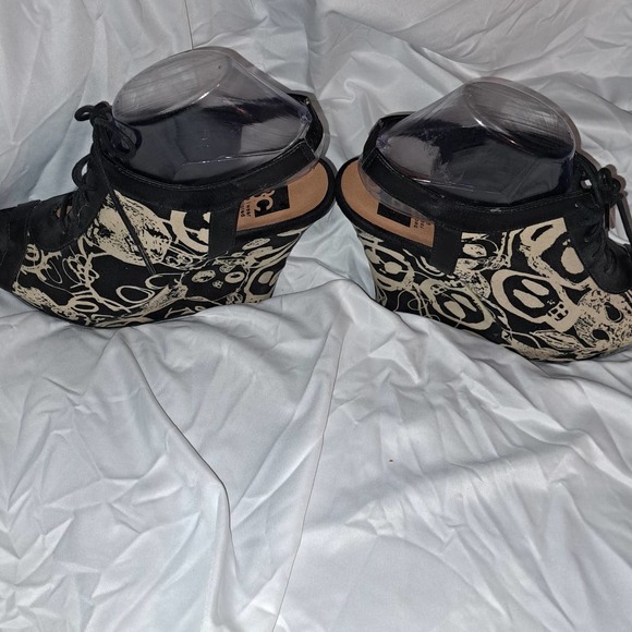 NEW NO BOX Women's BC Because I wear rose colored glasses wedges size 8.5 - Picture 2 of 9